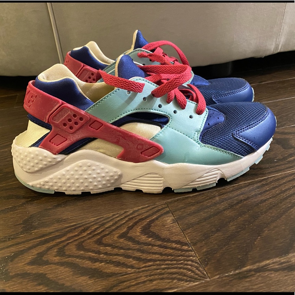 Nike Huarache in pink/blue/aqua/white size 6.5y